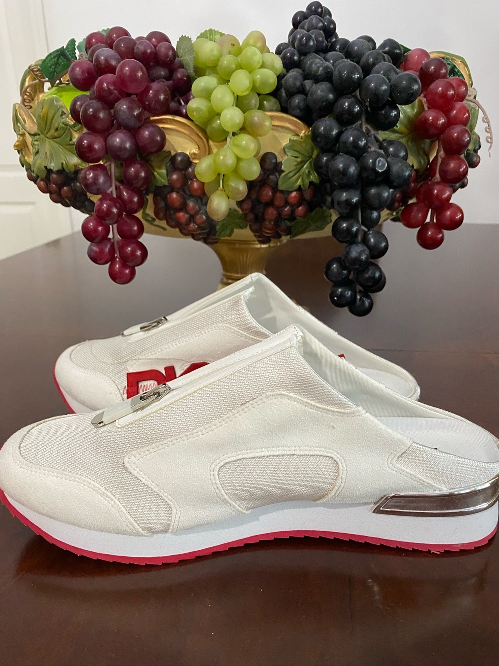 DKNY White Slip-On Mules with Red Logo and Pink Accent - Picture 4 of 12